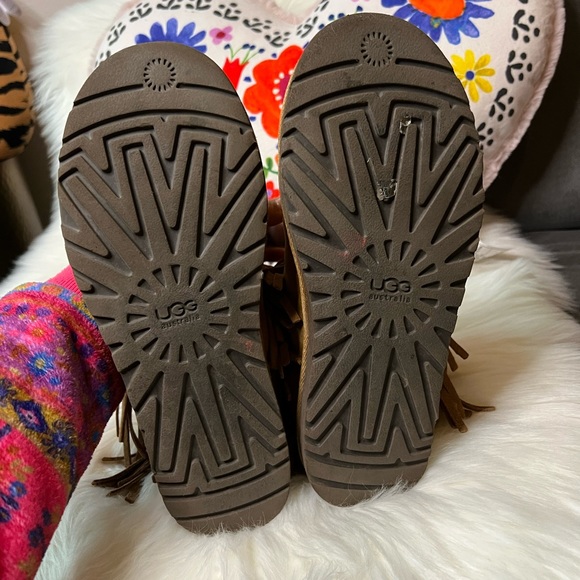 UGG Wynona Chestnut with Brown Lining Fringe Detail Ankle Boots - Picture 11 of 13